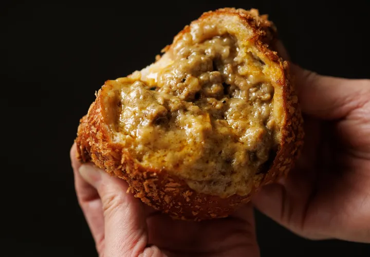 しあわせな香りがするカレーパン コナとスパイス